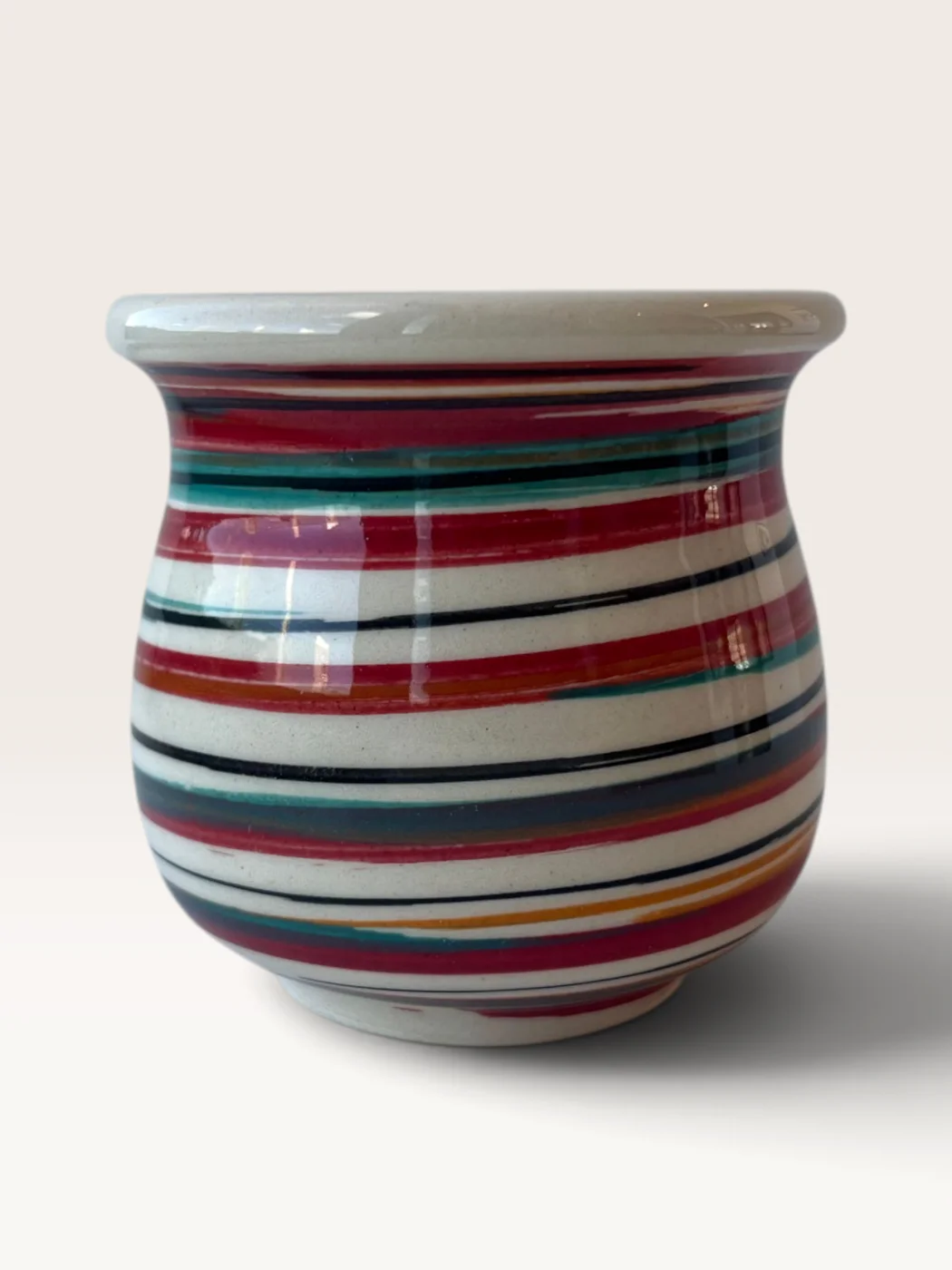 Ara, handmade ceramic mate painted by Lucio Pederiva