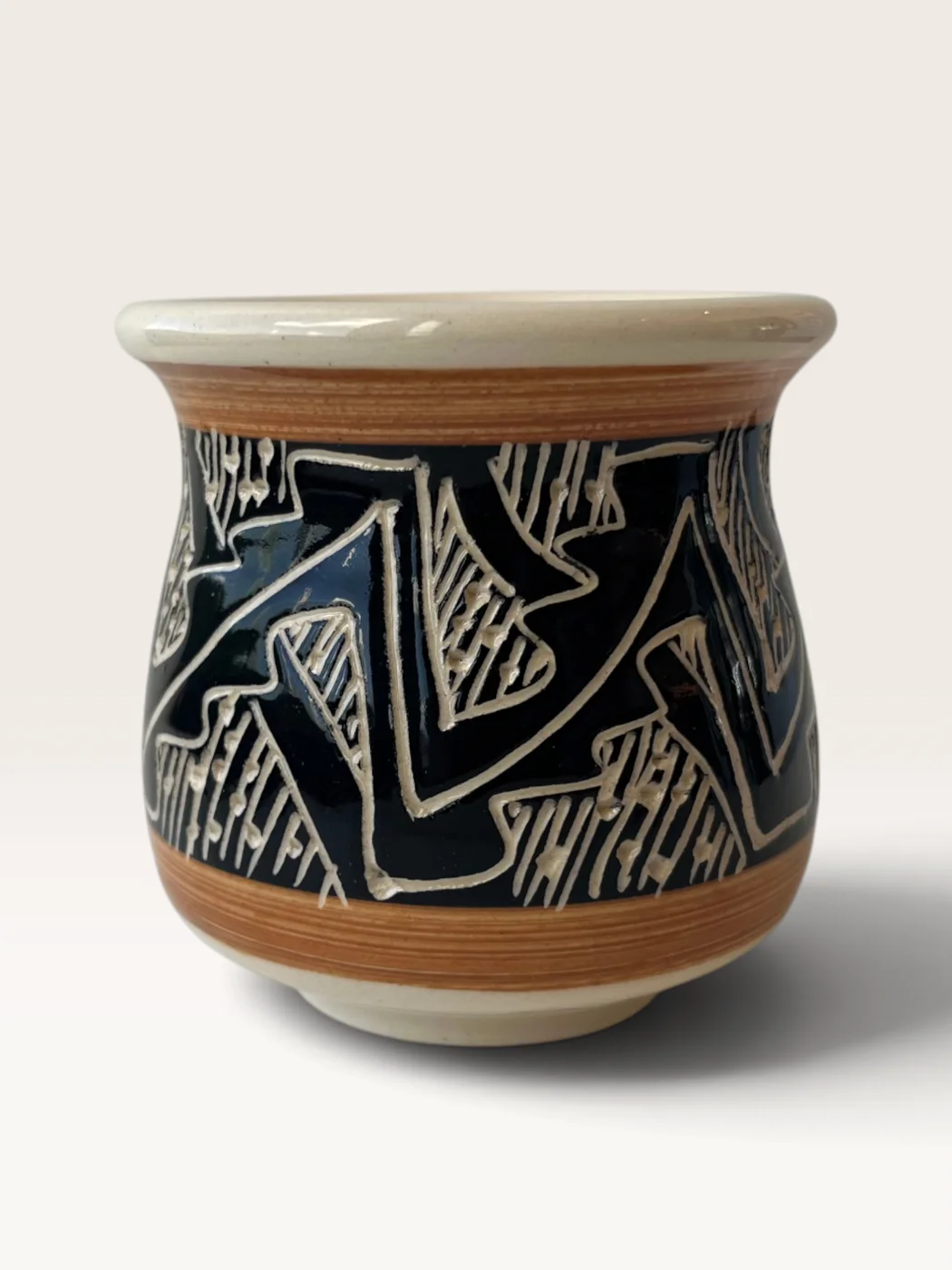 Ama, handmade ceramic mate painted by Lucio Pederiva