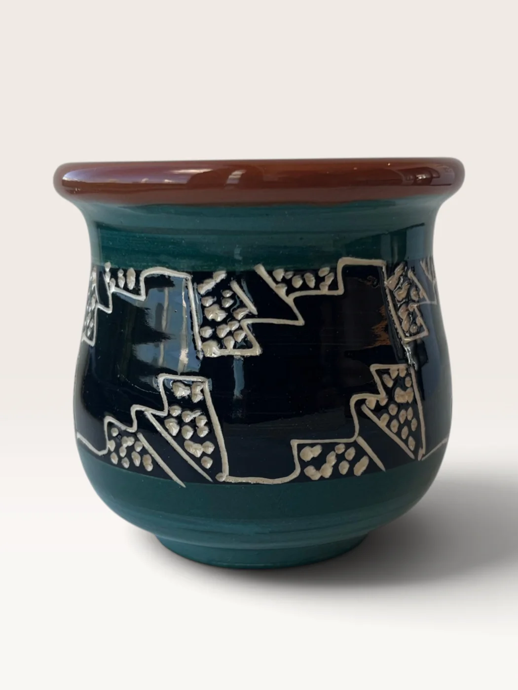 Jakare, handmade ceramic mate painted by Lucio Pederiva